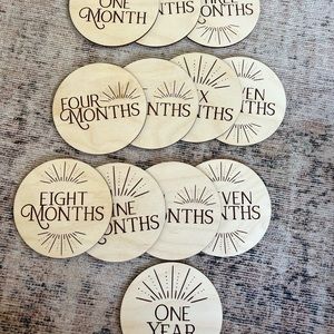 Baby monthly milestone wood set